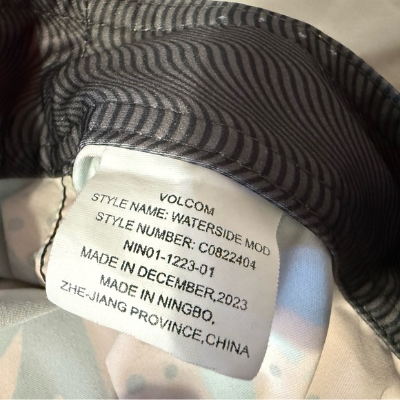 Volcom Mod-Tech Board Shorts - Picture 7 of 7